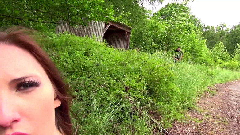 Deutschland Porno X: Une Petite Amie Déjantée Se Fait Baiser Chez Elle