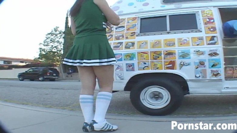 Pornstars: La giovane courtney james vuole un gelato