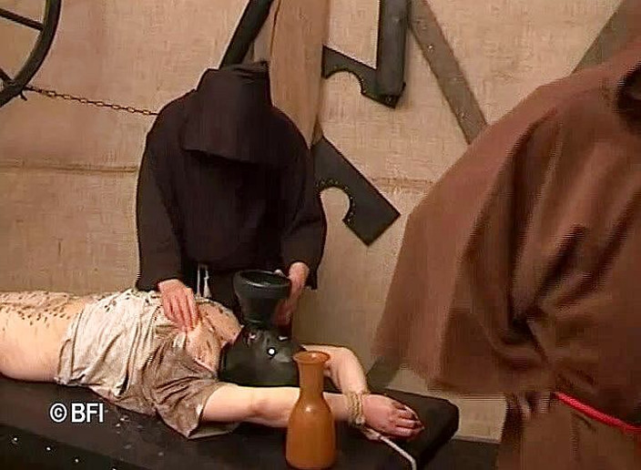 House of lords and mistresses in the spanking zone: Tache avec des plumes