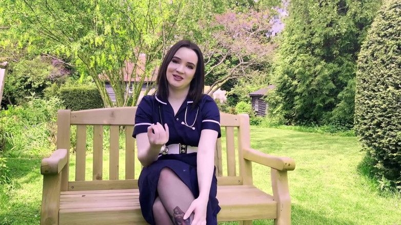 Brit Studio: Trair sua namorada: enfermeira Lana diz para você se masturbar...