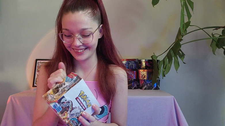 petitesubkitten: Nieuwe Obsidian Flames full booster box card trekt