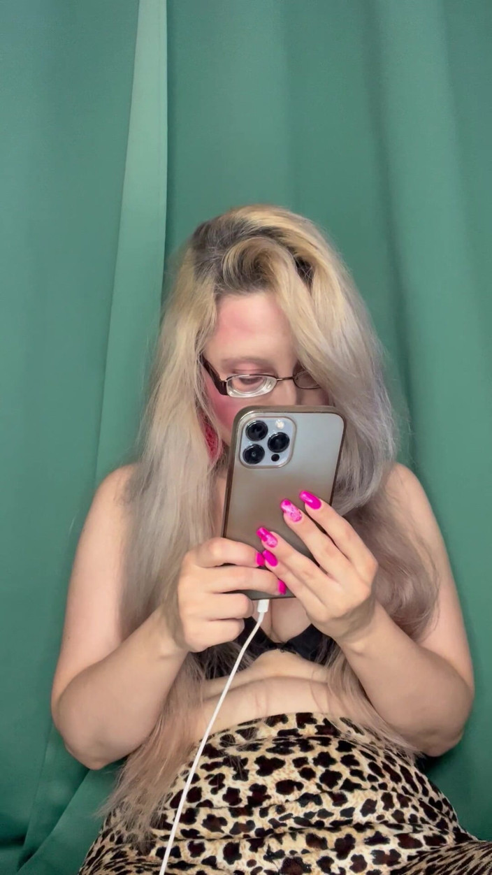 FinDom Goaldigger: Zeița Findom Goaldigger este paradisul tău!