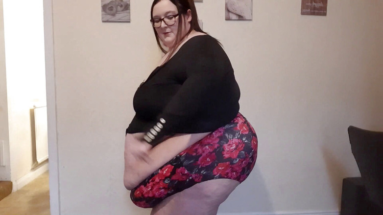 SSBBWLadyBrads: Товстушка руйнує і розриває костюм для тіла - 7xl