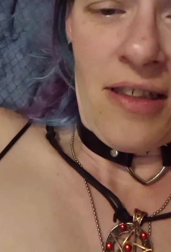 KittieNoOne: Kittienoone a essayé de se filmer en train de se...