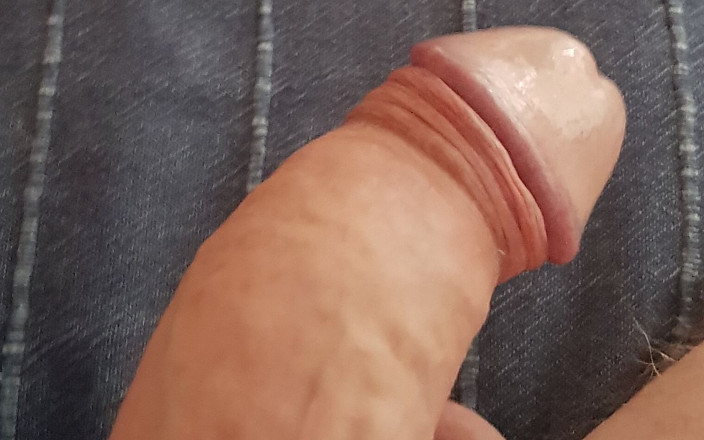 Pellefnatt: Si trova a letto e mi masturba