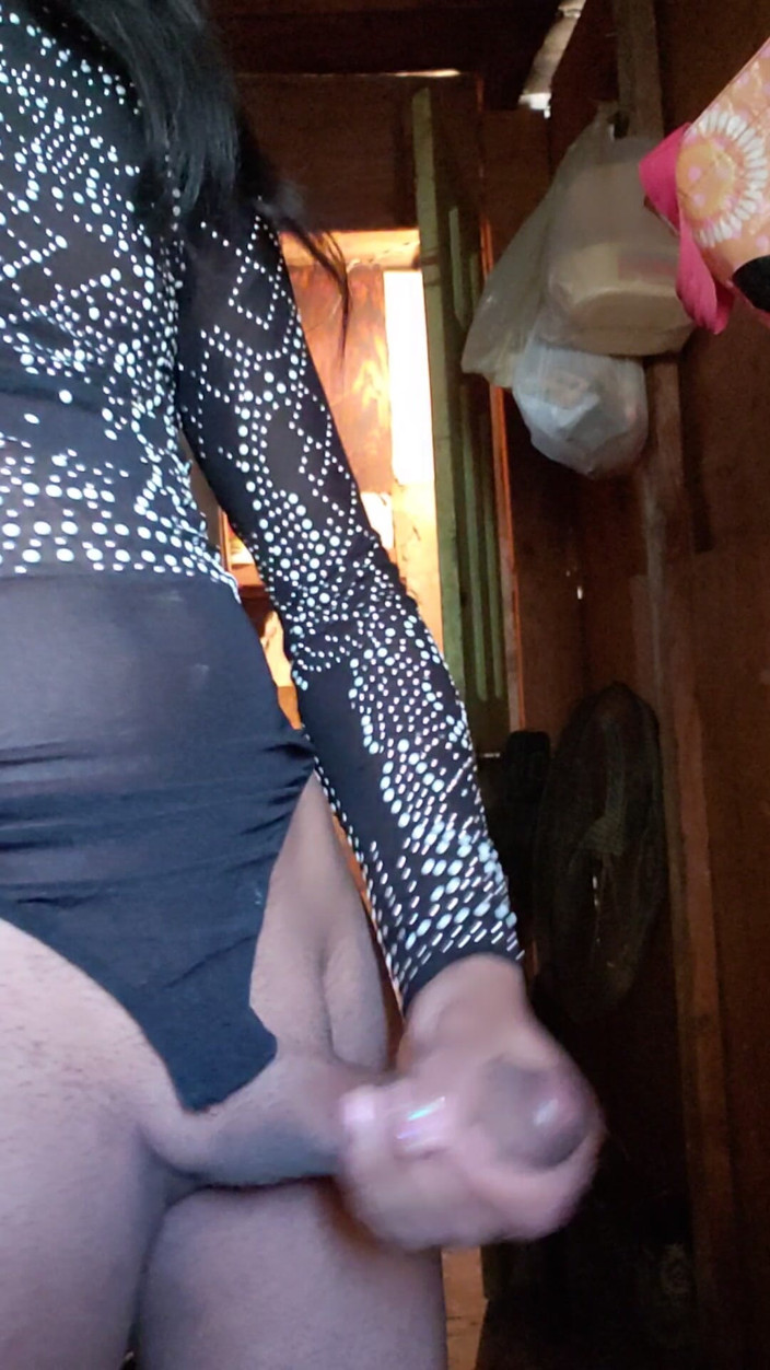 Laura1929: 我是劳拉，一个来自提华纳的变性人女孩。