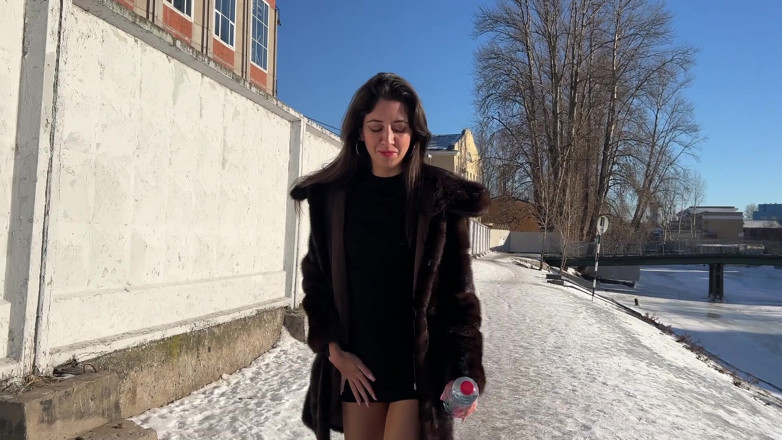Katty West: Schöne natursekt benetzung in Pelzcoat und Nylon-strumpfhosen-verzweiflung