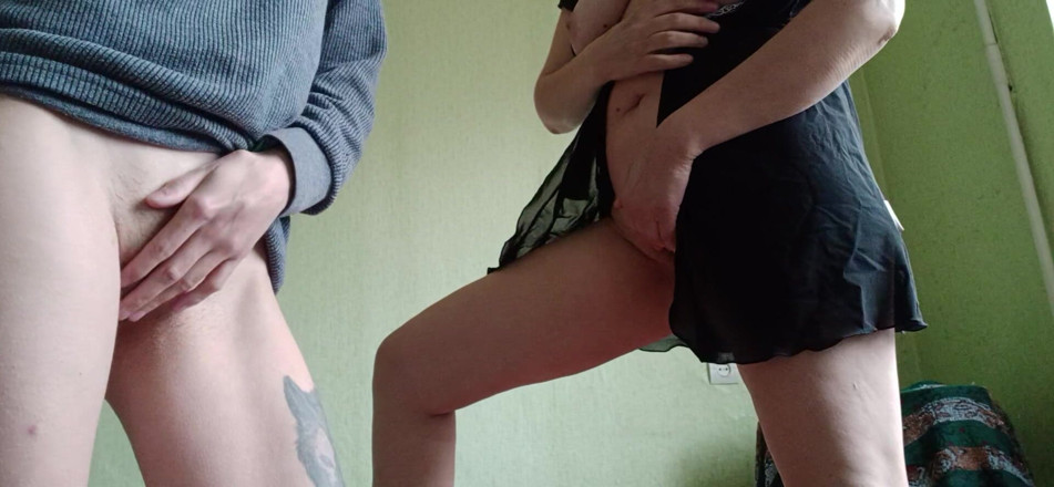 Lesbian-candys: Evde kimse yokken üvey annemle mastürbasyon yapıyorum