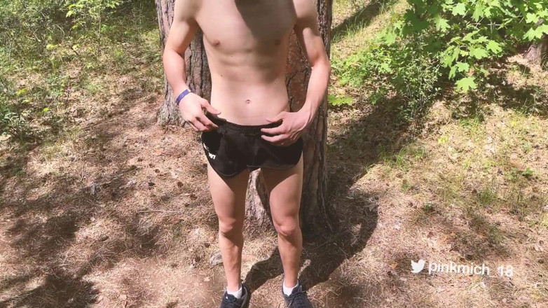Redbearboy: Bugil di taman