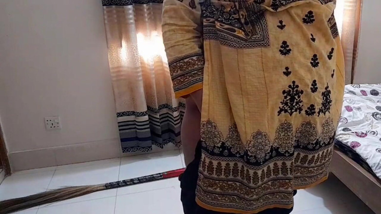 Aria Mia: Mătușa Depali futută de fiul vitreg când îi curăța camera!