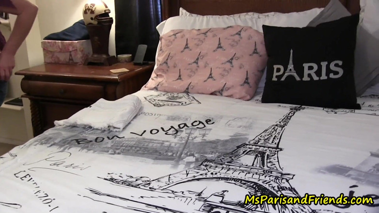 Ms Paris and Friends: Mẹ kế đi chơi chảy tràn tinh dịch