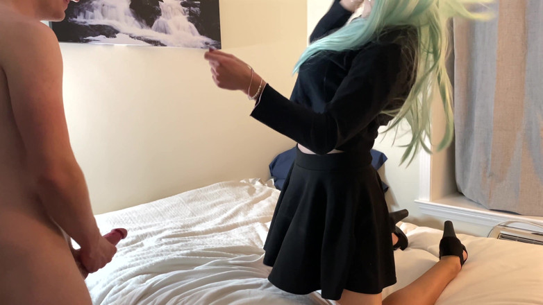 Sissy Bailey Wilde: Büyük yaraklı sarışın adam süper seksi kadın kılıklıyla sikişiyor