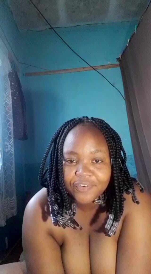 Mahali: Ik pronk graag met mijn zwarte kont op camera 3