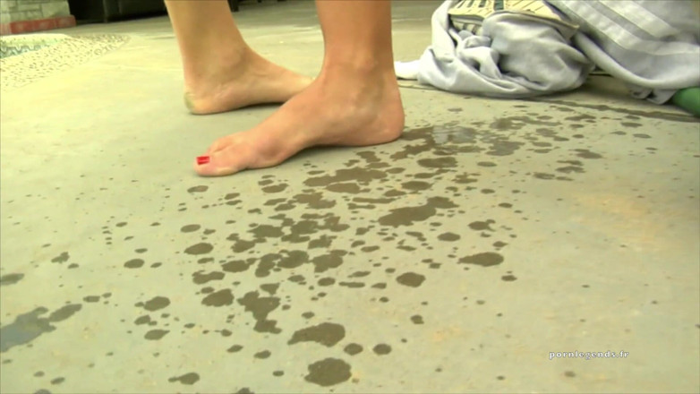 Estelle and Friends: Persia Monir este o mamă sexy care preia controlul