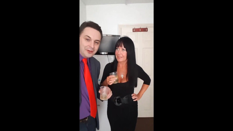 Andrea Dipre Channel: Picioarele Donnei Africa se joacă cu pulele Andreei Dipre
