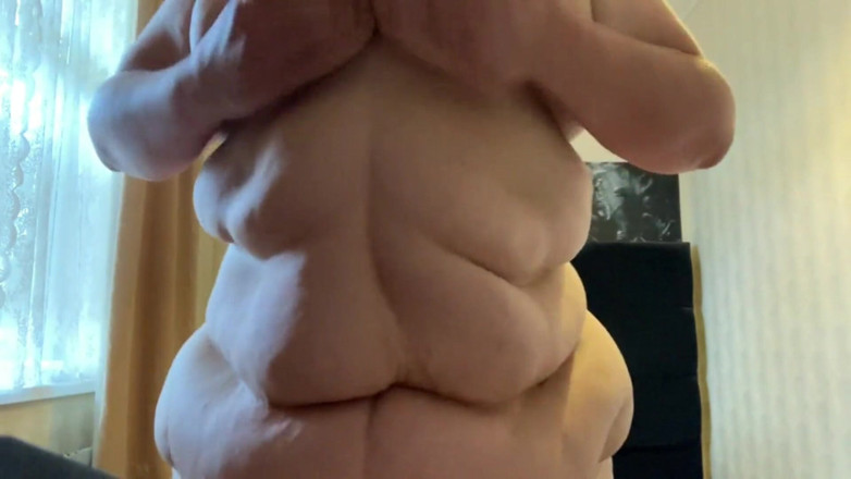Real homemade BBW BBC porn: Bbwbootyful - strip-tease dans la lessive sexy