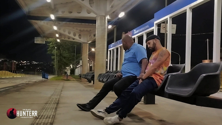 TheBlacKHunterr: Řidič autobusu vyzvedává cestujícího na zastávce Video 2