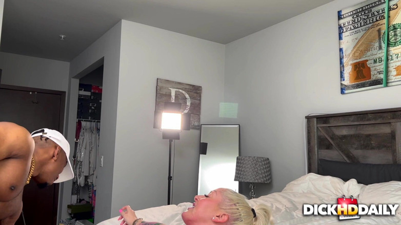 DickHerDownDaily: O vedetă porno foarte excitată - Bts