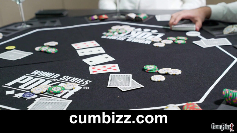 Cumbizz: Un facciale a poker che mia moglie ha ricevuto una...