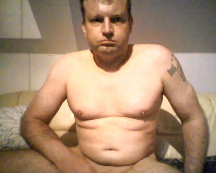 Paddy studio: Strangulare i testicoli con la gomma e giocare con la...
