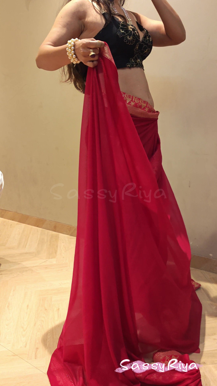 Sassy Riya: Sassy Riya Ubrana w Saare