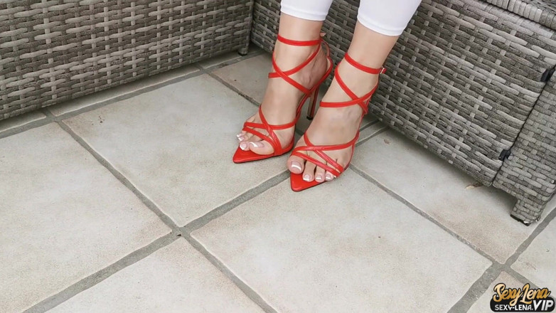 Goddess Lena: Mă piș în colanți