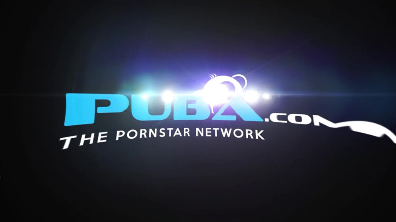 PUBA Solo: Alison Tyler, bombasse à gros nichons, joue avec son trou étroit