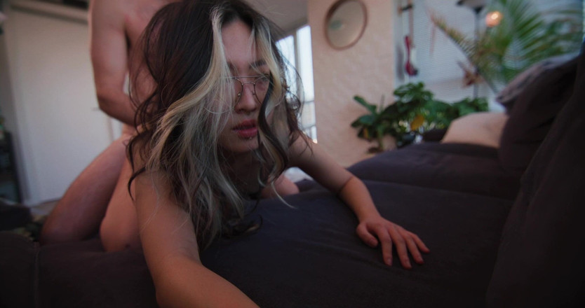 TheMindofTommy: Penche la nouvelle fille sur mon canapé