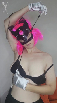 Découvrez Mon Désir Avec Mon Masque De Minou Et Mes Seins Naturels