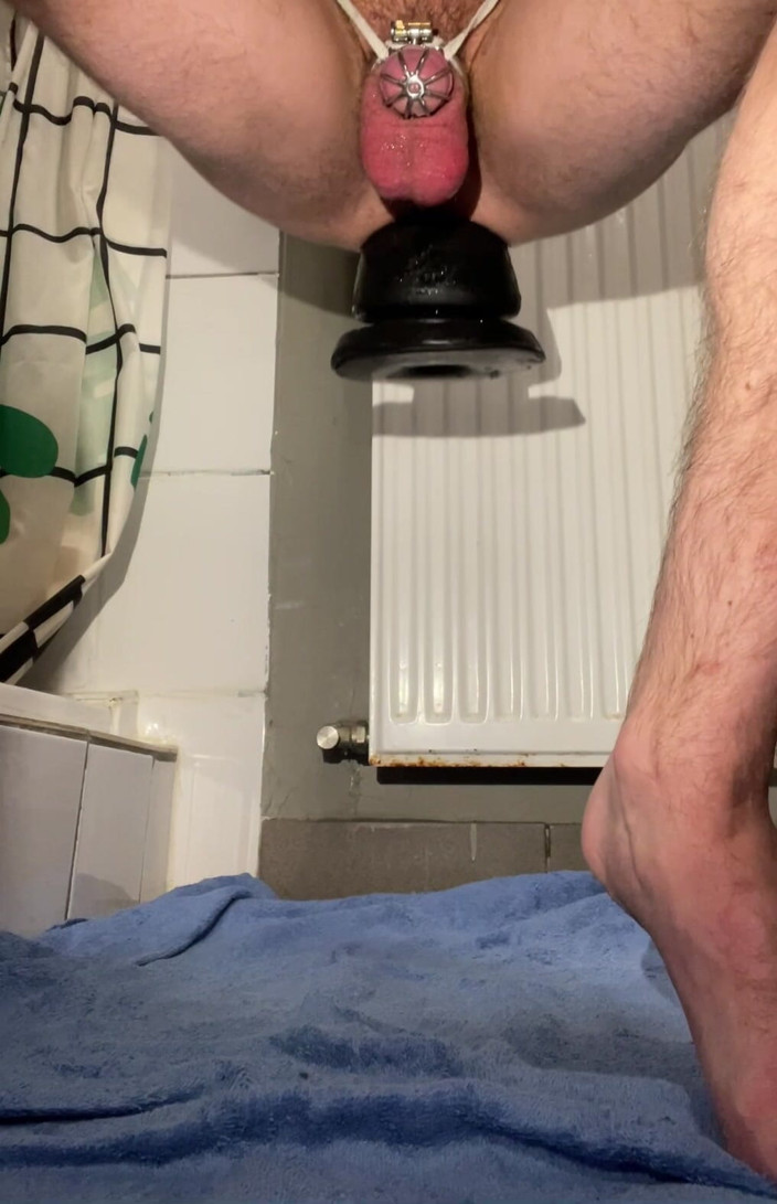 Matiefistpie: Godendo uno dei miei plug preferiti, allunga la mia fica...