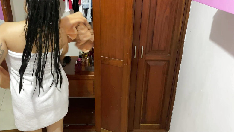 irina69star: Mama mea vitregă se schimbă fiind surprinsă pe cameră