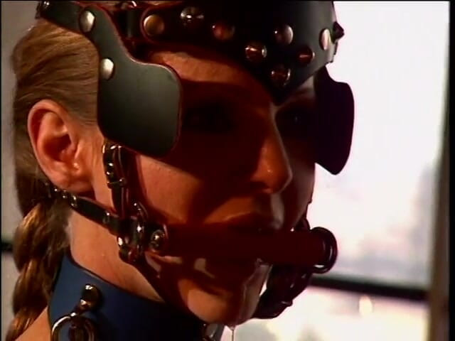 Dark Dungeon Secrets: Awek disebat pantat oleh Nina Hartley