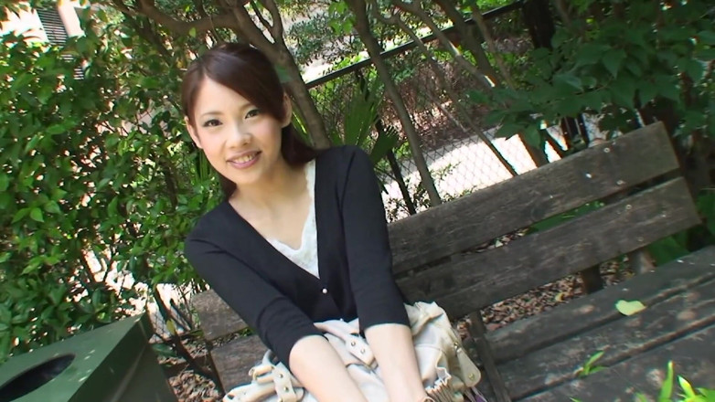 Japan Lust: La jeune chatte étroite de Tamami se fait baiser et éjaculer dessus