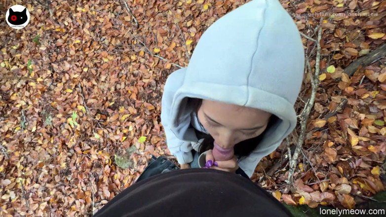 Lonelymeow: Der Bergspaziergang und fick
