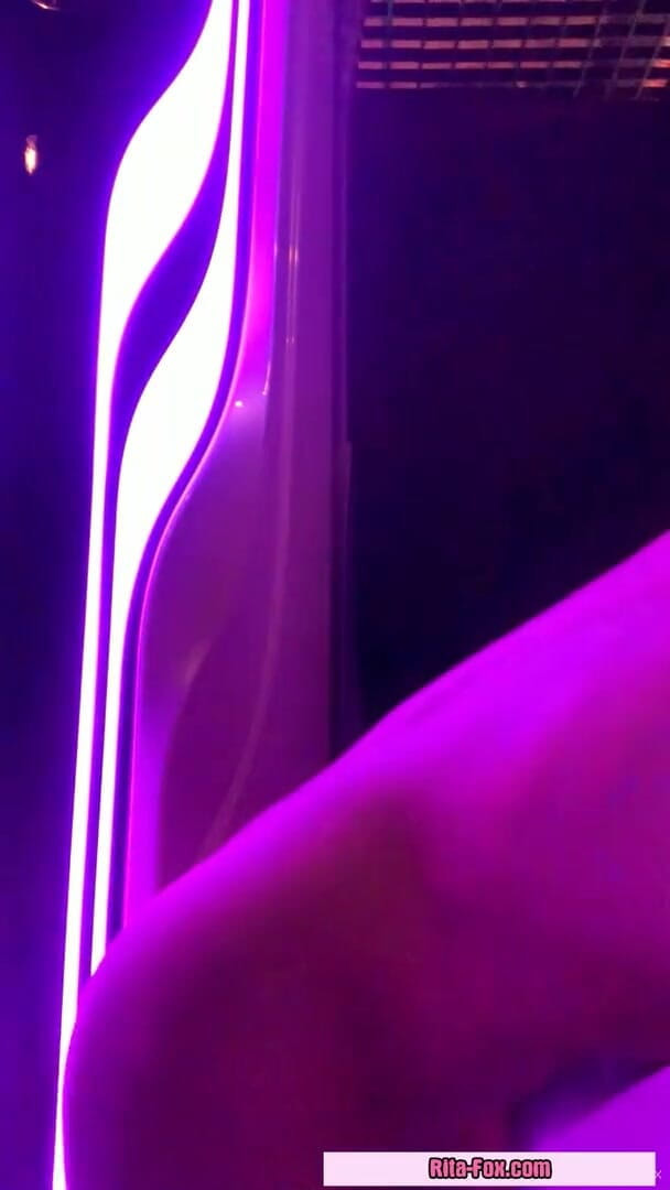 SugarNadya: Striptease e masturbação no solário, venha comigo?