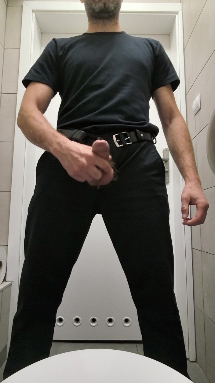 Seksi999: 硬鸡巴喜欢被鞭打