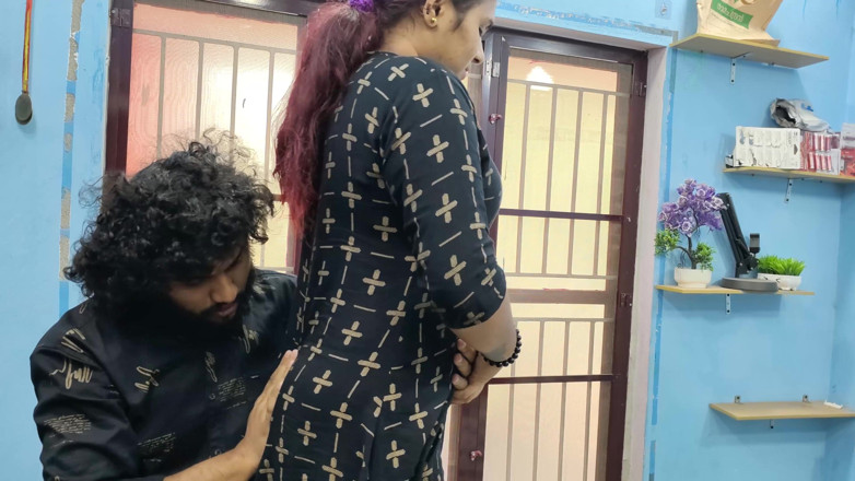 Vaishnavysharunraj: 胸がお尻でキスし、舐めて