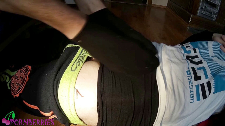 Ethan Alex: Twinks fanno una sega con i piedi in calzini stretti...