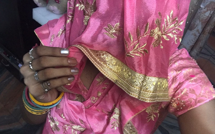hornytrans: Travesti üvey annesinin kıyafetlerini giyiyor ve baştan çıkarıyor ve dans ediyor