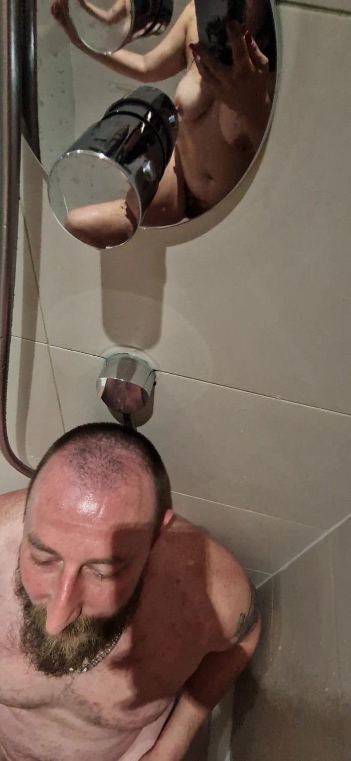 ChristinaSantes: En la ducha