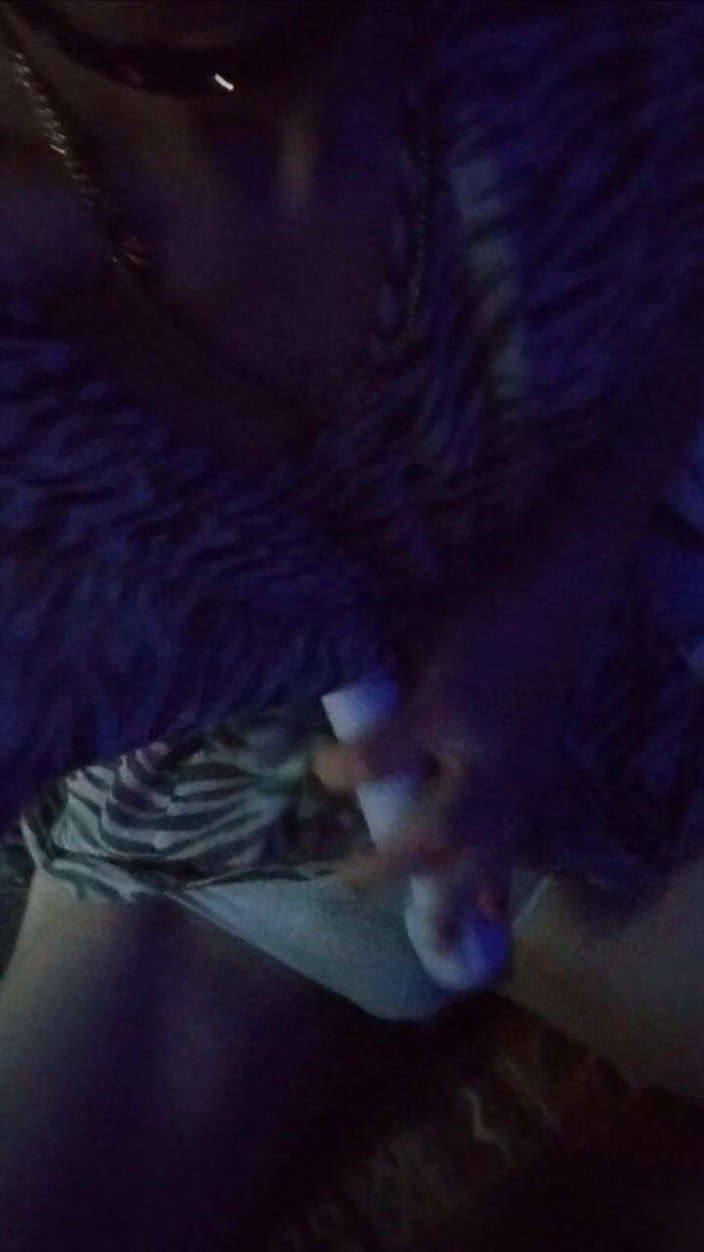 Goth boy: Goth Boi Piss Play