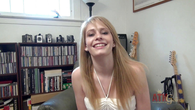 ATKIngdom Fans: Allie james orgasme liar dengan fingering dan hitachi raksasa