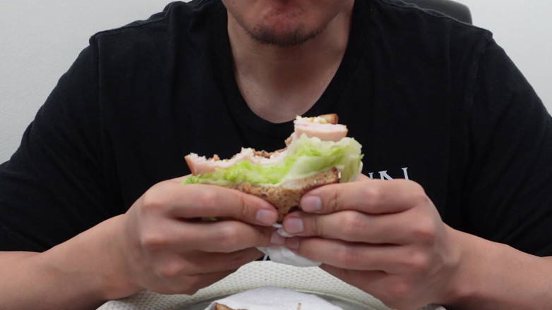 UnderXiaoQiang: Asmr asiatischer typ sperma isst frühstück sandwich