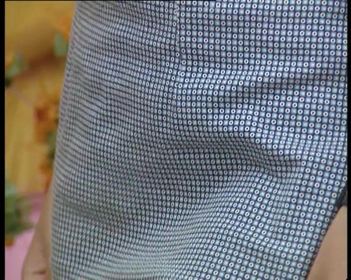 YOUR FIRST PORN: Asiática milf nimmt es auf dem bauch - asiática milf toma...
