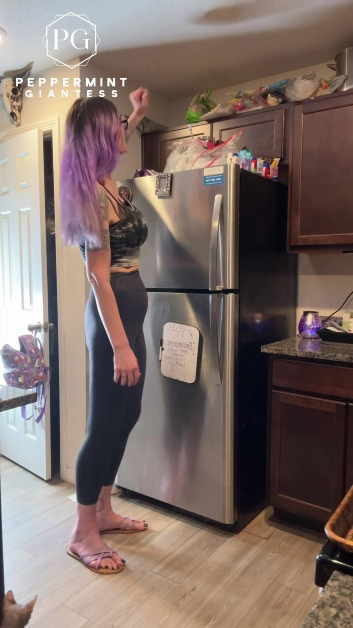 Peppermint Giantess: 6'7 Barefoot Giantess Towers Over Everything at Home! Height Comparisons +...