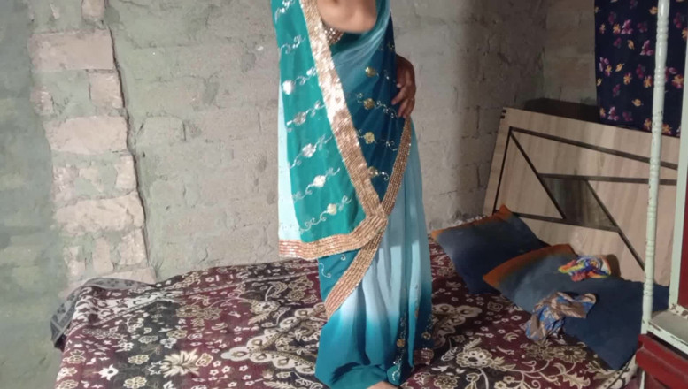Amrita: Sari wali bhabhi ko raat me pela
