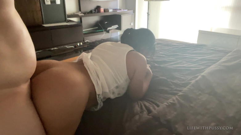 Latinaspy: Femeie latino cu fundul uriaș arată delicios