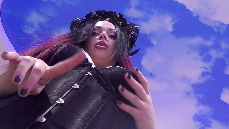 Goddess Misha Goldy: ジャイアントサキュバスはあなたを絶頂させ、ときめかせます!