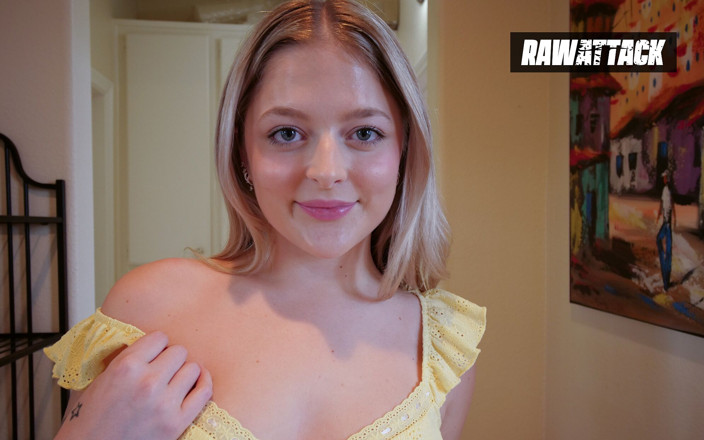 Raw Attack: Die versaute blondine jill taylor spreizt ihre beine für einen...