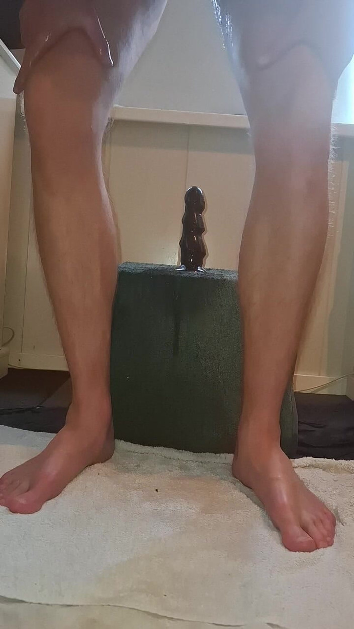 NoFace Twink X: Noface Twink X jezdí na několika obrovských dildo